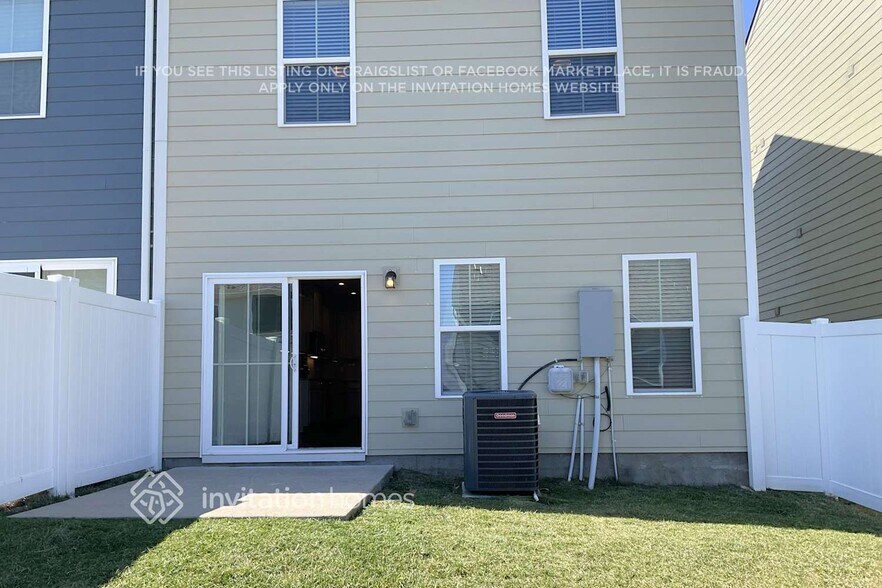 Building Photo - 452 Killarney Park