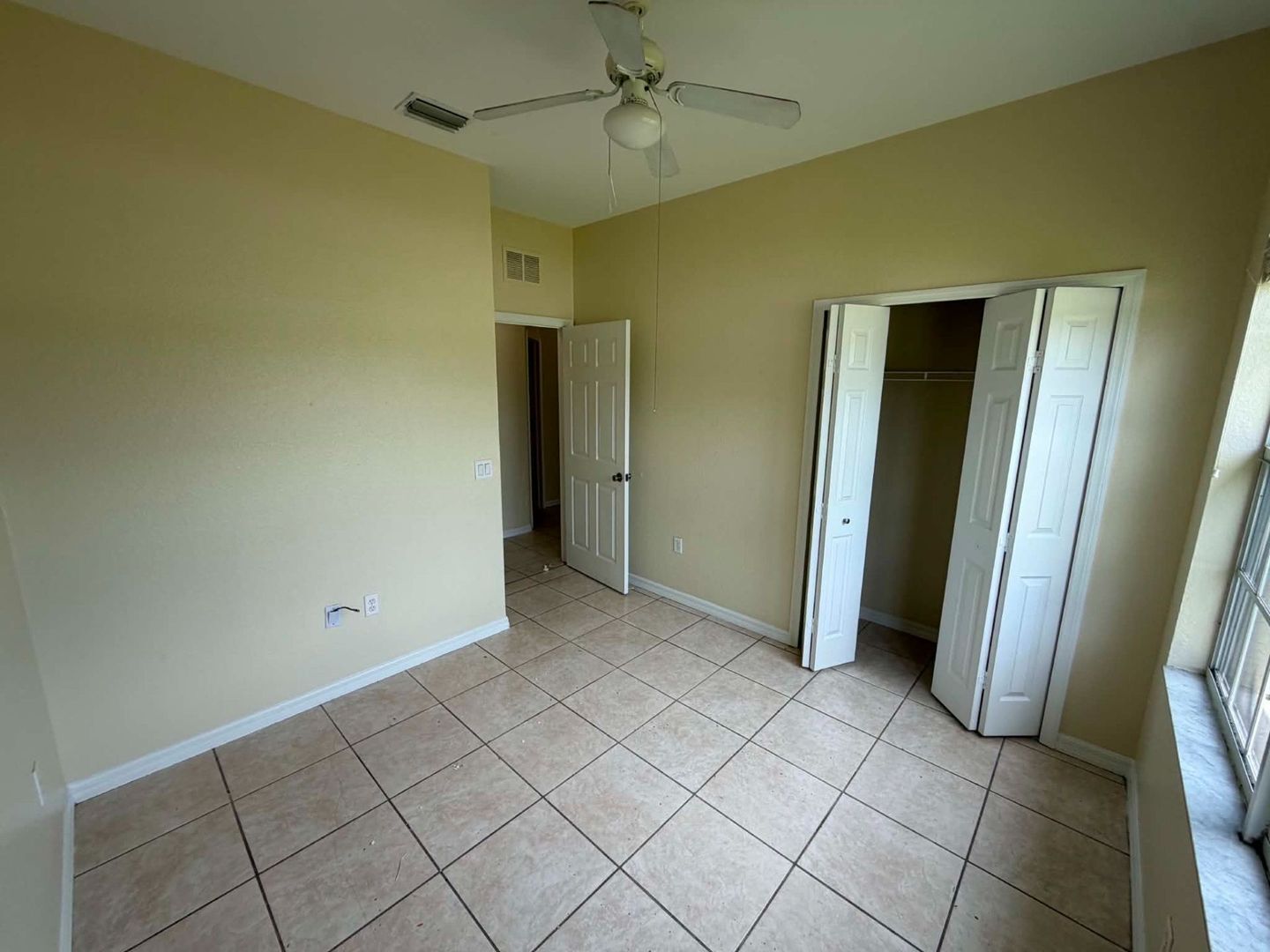 Building Photo - COMING SOON!!! Charming 3/2/2 car garage home in North Port