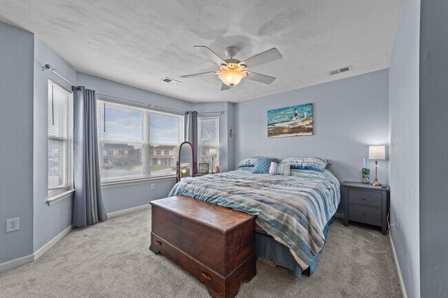 Building Photo - 5845 Glen View Dr
