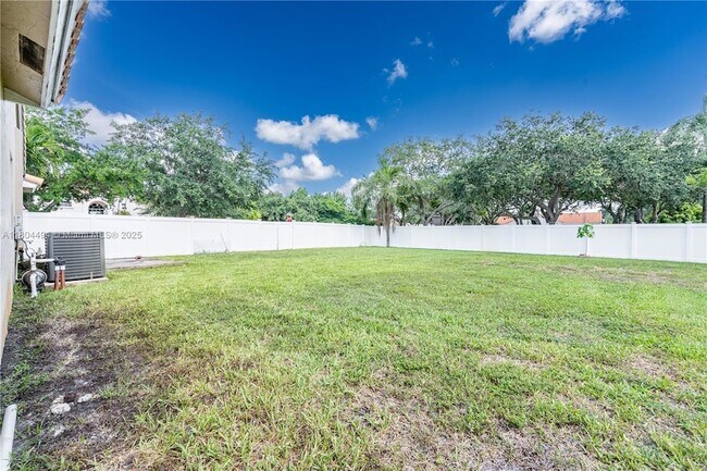 Building Photo - 1840 SW 135th Way