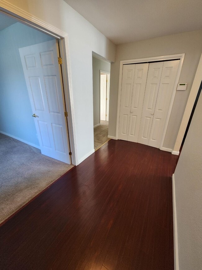 Building Photo - 735 Wedgewood Dr