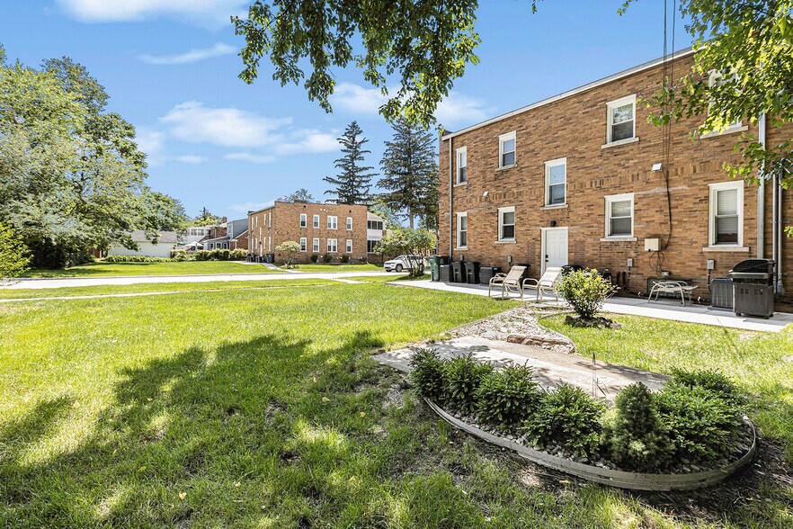 Building Photo - 211 S Pleasant St