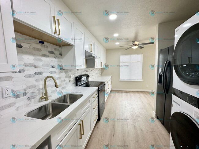 Building Photo - 2-Bedroom Condo with Modern Upgrades