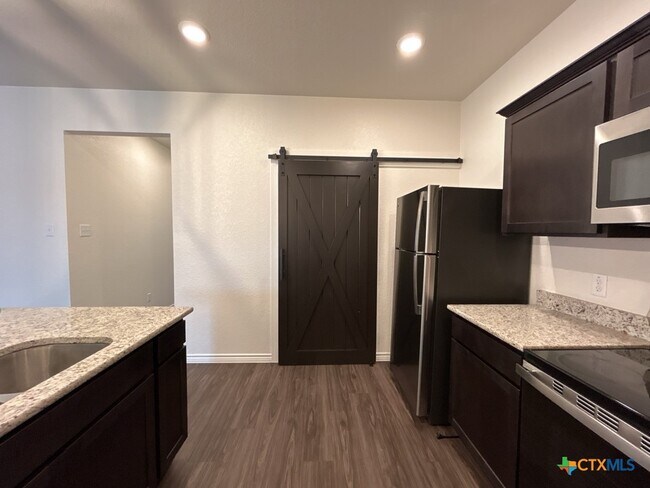 Building Photo - 5112 Rose Gdn Lp