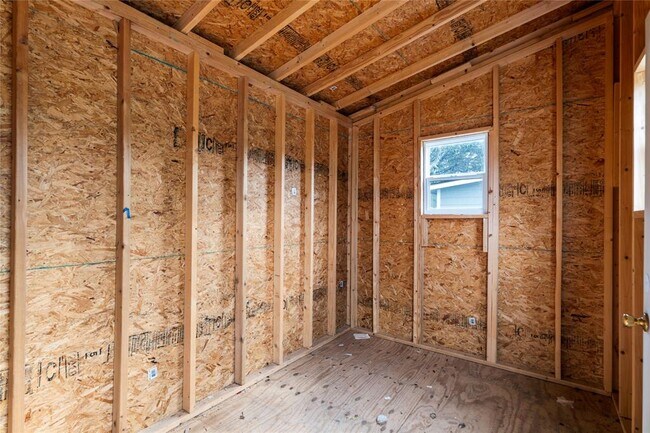 Building Photo - 18000 Lafayette Park Dr