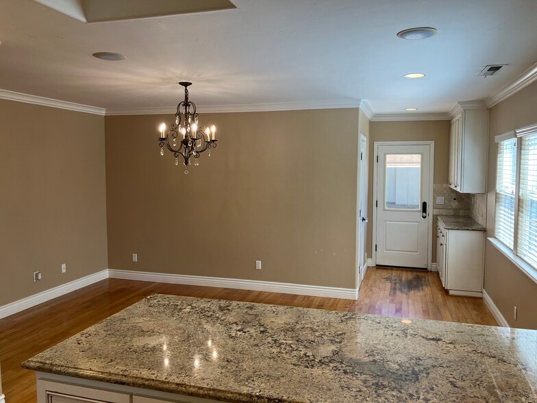 Building Photo - 1466 Iris Ct