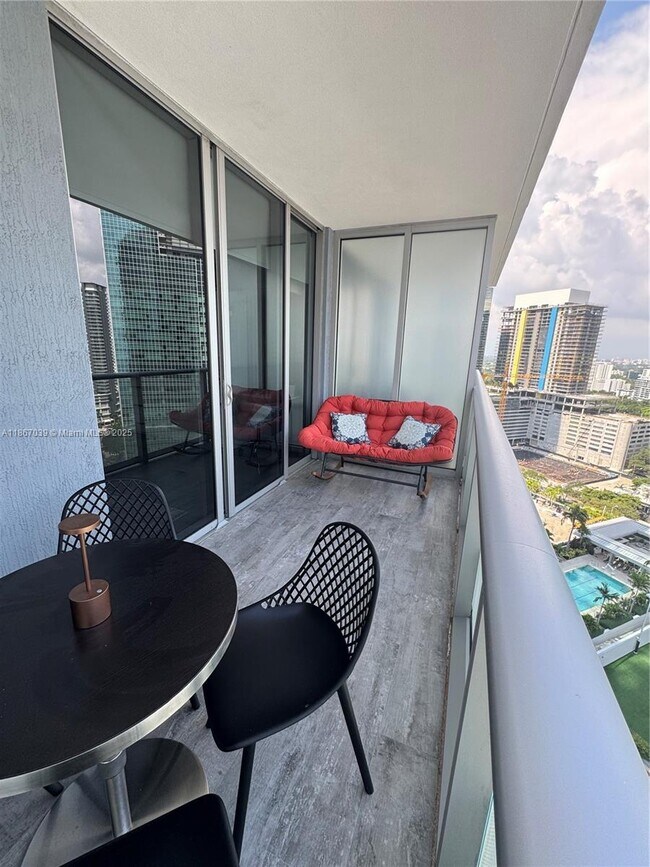 Building Photo - 1300 Brickell Bay Dr