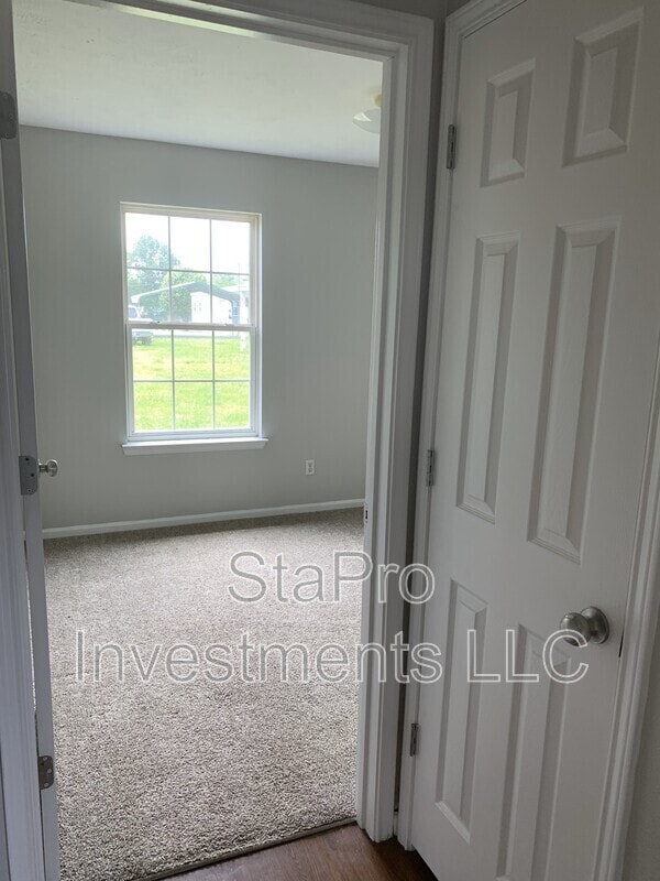 Building Photo - 110 Village Pl