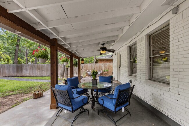 Building Photo - 1404 Bluebonnet Trail