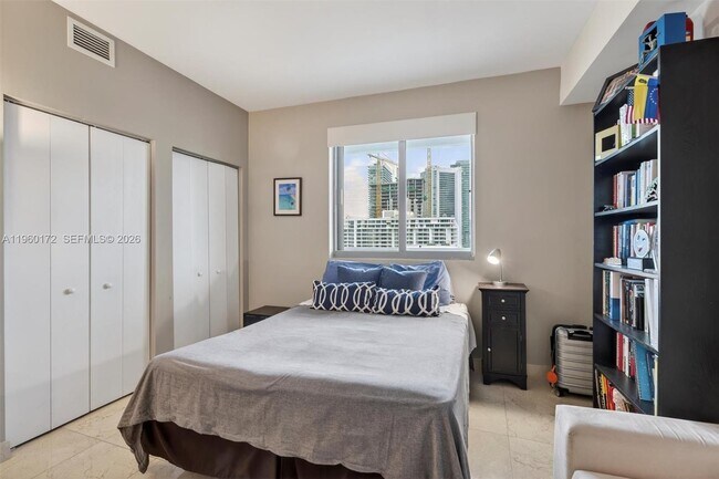 Building Photo - 601 NE 36th St