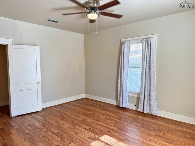 Building Photo - 1825 11th St