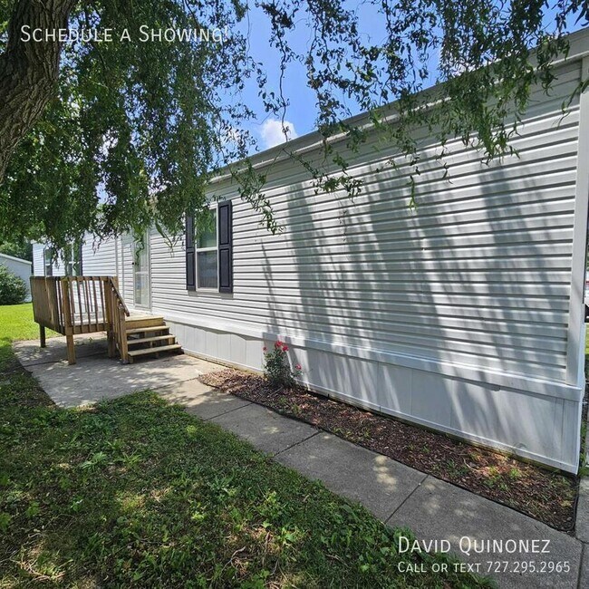 Building Photo - 3211 Victor-