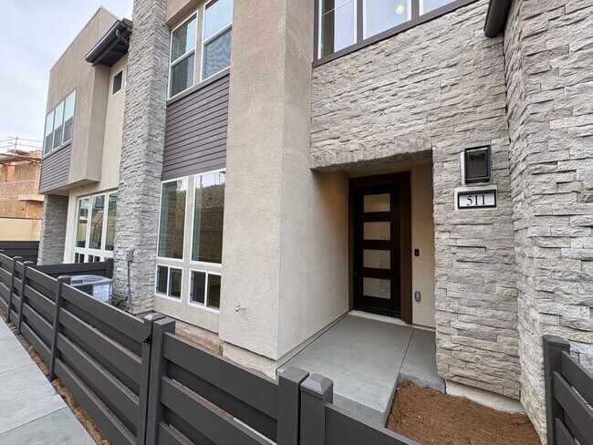 Building Photo - Modern 3BD/3BA in San Marcos