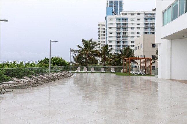 Building Photo - 7135 Collins Ave