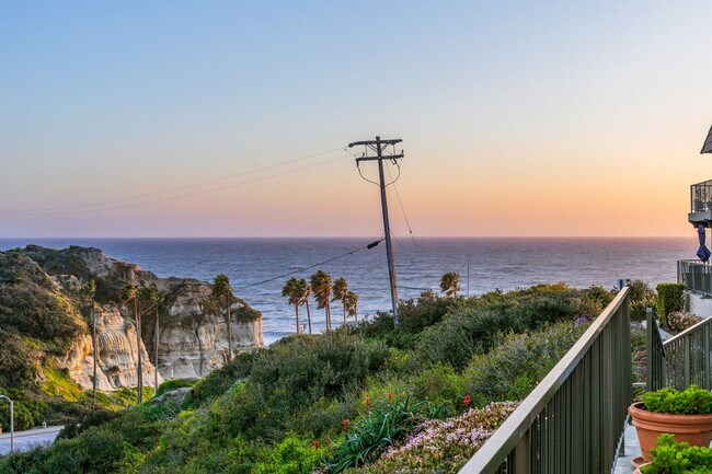 Building Photo - short term rental in the loop