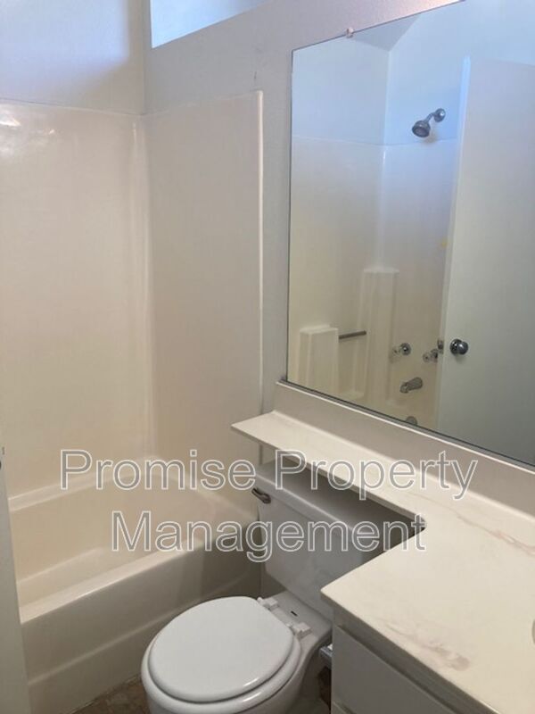 Building Photo - 1744 Calle Platico