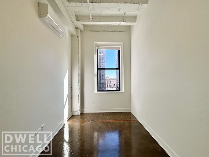 Building Photo - 20 E Adams St