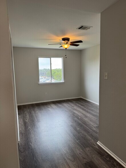 Building Photo - 608 Sherry Dr