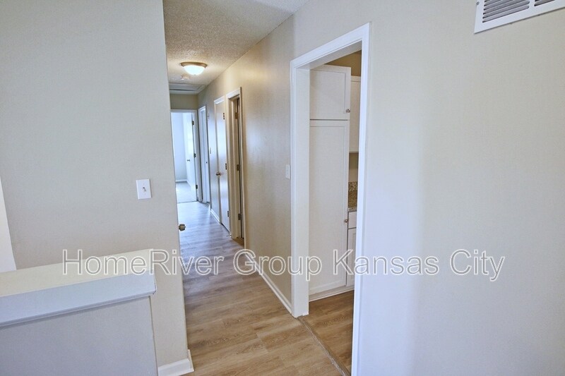 Building Photo - 13808 Bennington Ave