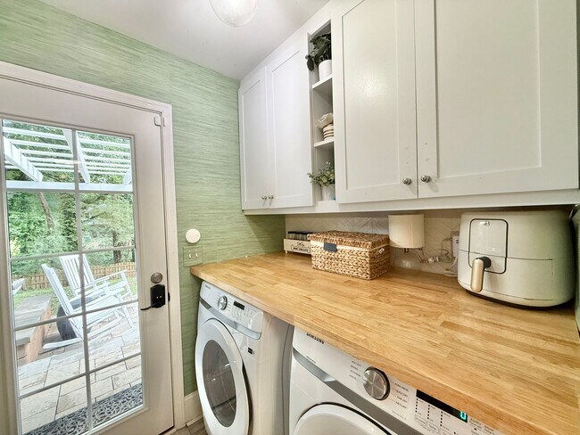 Building Photo - Stunning 3BD, 2BA Raleigh Home with a Fenc...