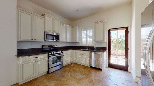 Building Photo - 1349 Piper Pl