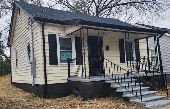 Building Photo - 457 Fewell St