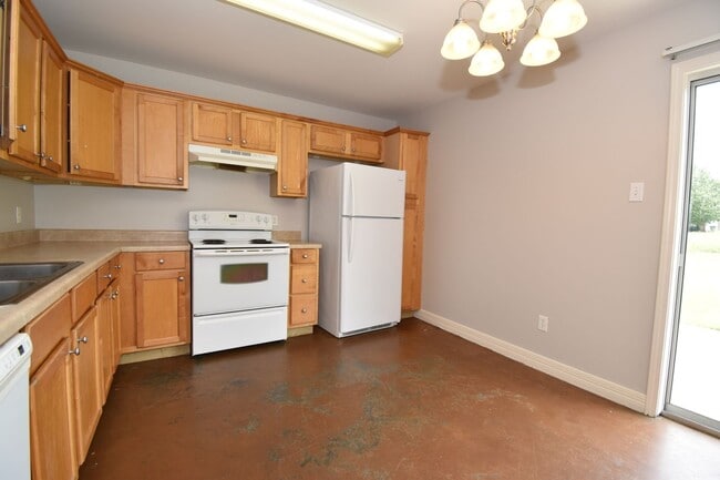 Building Photo - 3 Bedroom 2 Bath Home in Ruston