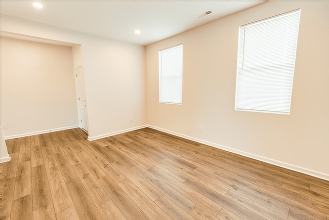Building Photo - 1216 Lake Forest Dr