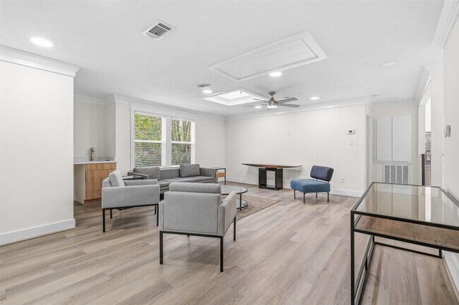 Building Photo - 1037 Town Pl St