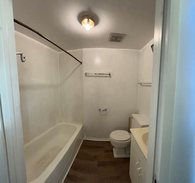 Building Photo - 300 S Washington St