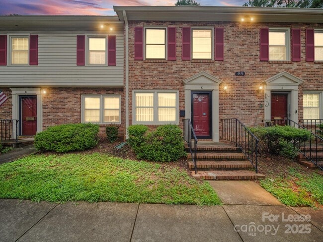Building Photo - 6436 Old Pineville Rd