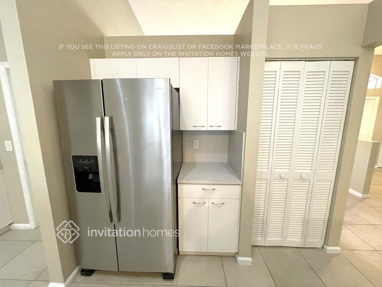 Building Photo - 5831 NW 40th Ln