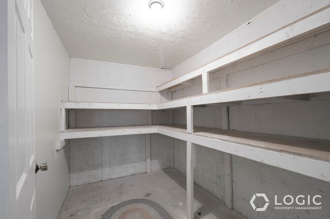 Building Photo - 146 S Coleman St