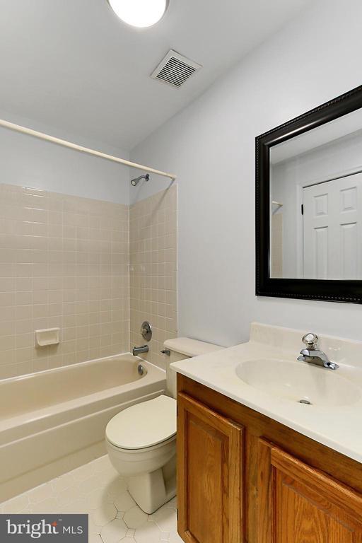 Building Photo - 4021 Lake Glen Rd