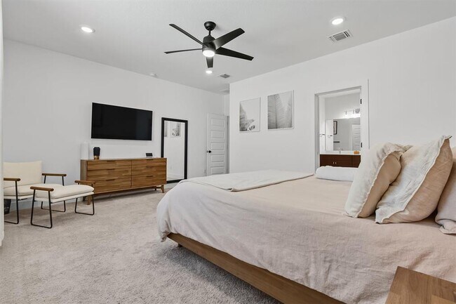 Building Photo - 905 Gray Fox Lp