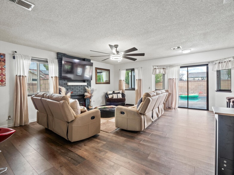 Building Photo - 2833 Springfield Pl