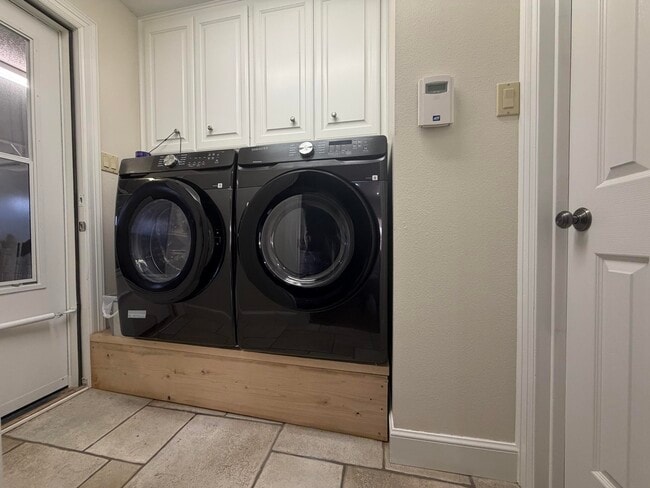 Building Photo - 4103 101st St