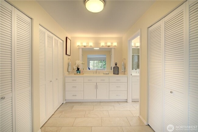 Building Photo - RARE Find House for Rent in Yarrow Point!