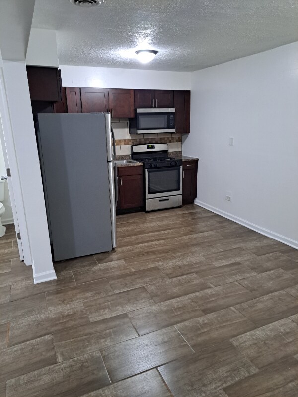 Building Photo - 10700 S Roberts Rd