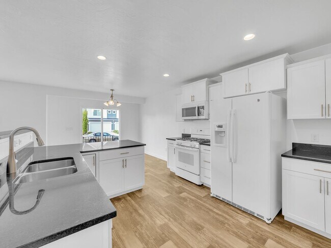 Building Photo - Ken-98 E Harmony Ct Saratoga Springs, UT 84045