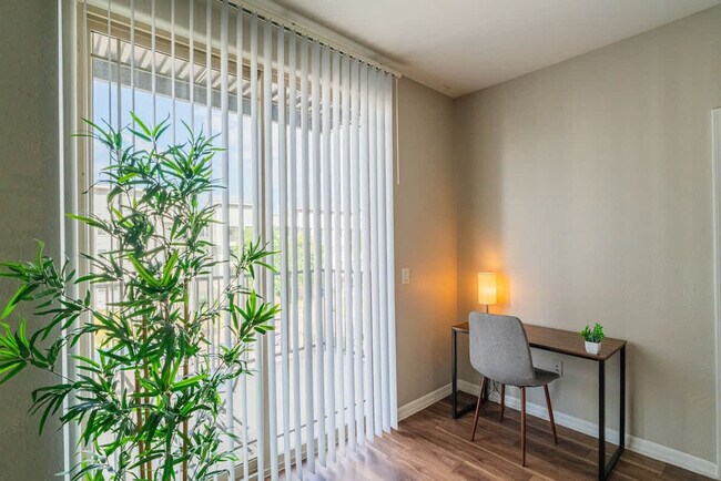 Building Photo - 1275 E University Dr