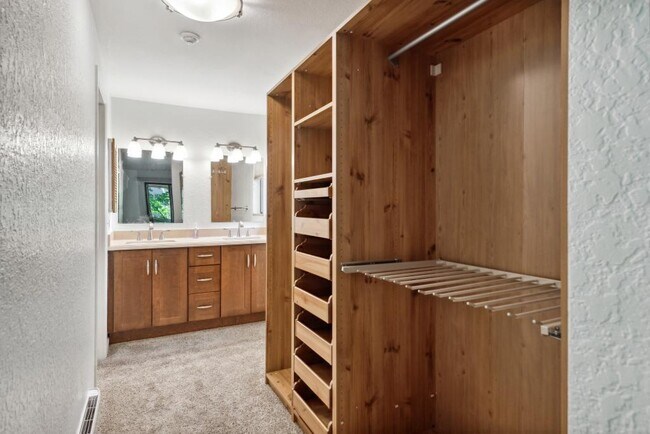 Building Photo - Cedar Creek - 2 bedrooms