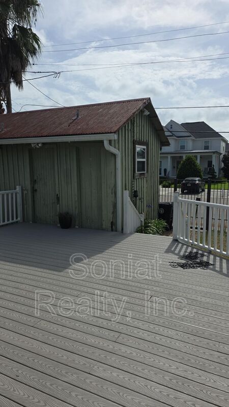 Building Photo - 5815 Catina St