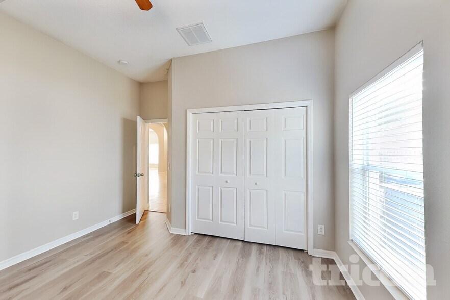 Building Photo - 13305 Silvercreek Dr