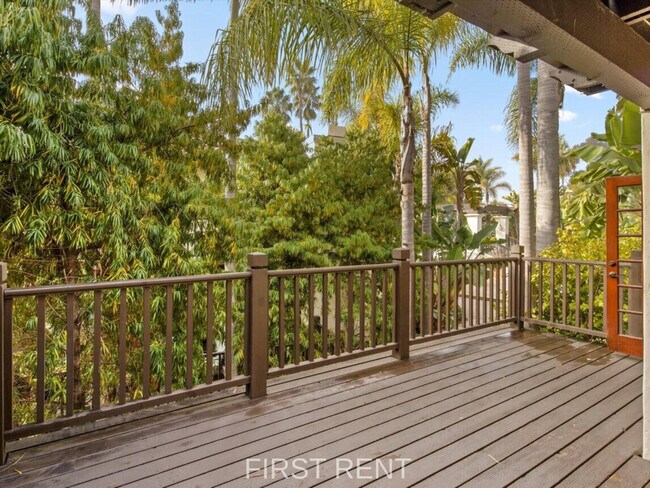 Building Photo - 8642 Villa La Jolla Dr