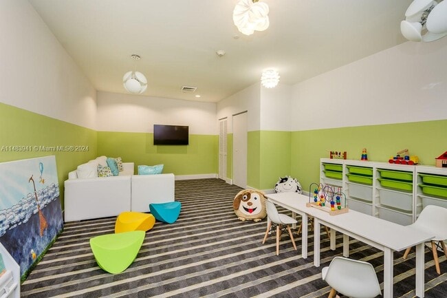 Building Photo - 600 NE 27th St