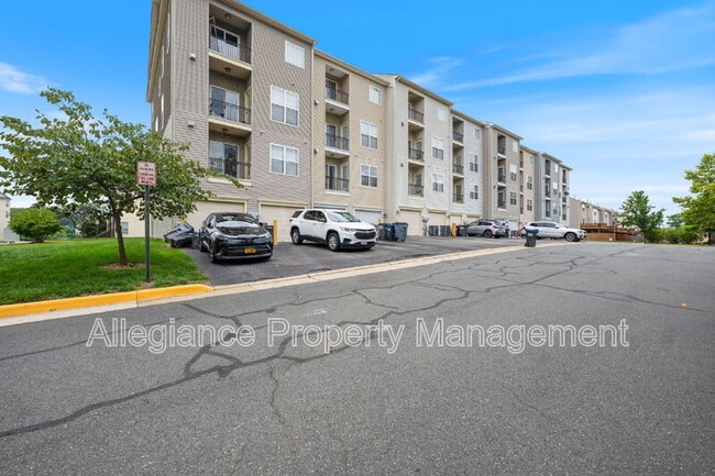 Building Photo - 15555 John Diskin Cir