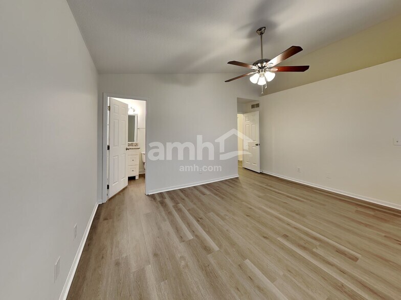 Building Photo - 403 Hobart St