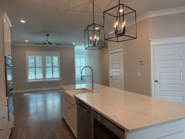 Building Photo - Midtown Townhouse