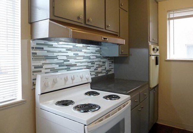 Building Photo - bedroom in Denver CO 80220